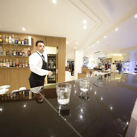 International Airport Ξενοδοχείο 4*