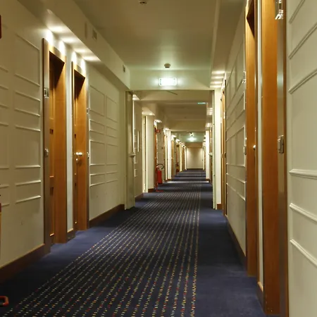 Ξενοδοχείο International Airport 4*