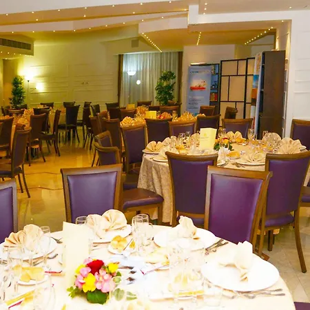 Hotel International Airport 4*